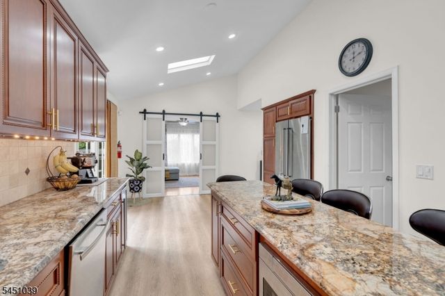 7 Hoagland Ct, Bridgewater Twp., NJ 08807