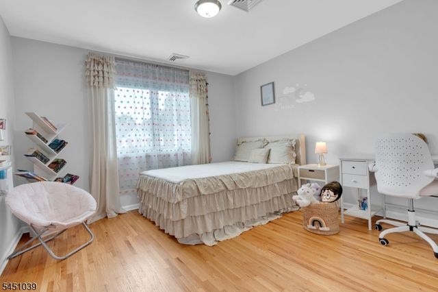7 Hoagland Ct, Bridgewater Twp., NJ 08807