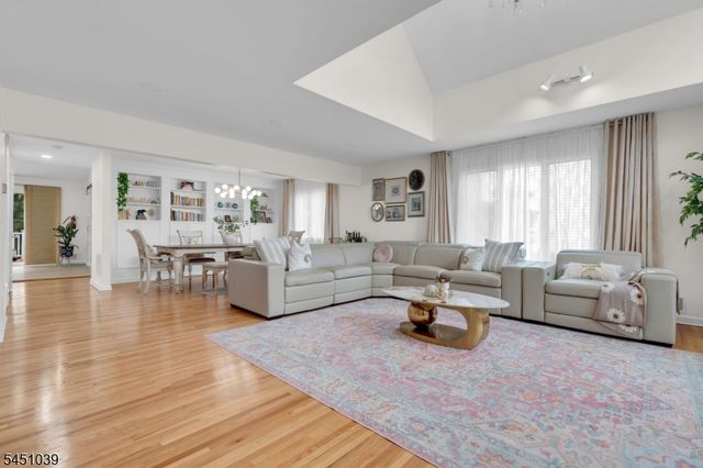 7 Hoagland Ct, Bridgewater Twp., NJ 08807