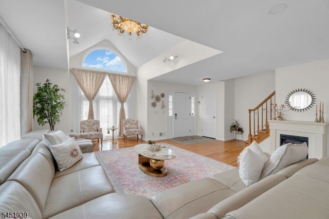 7 Hoagland Ct, Bridgewater Twp., NJ 08807