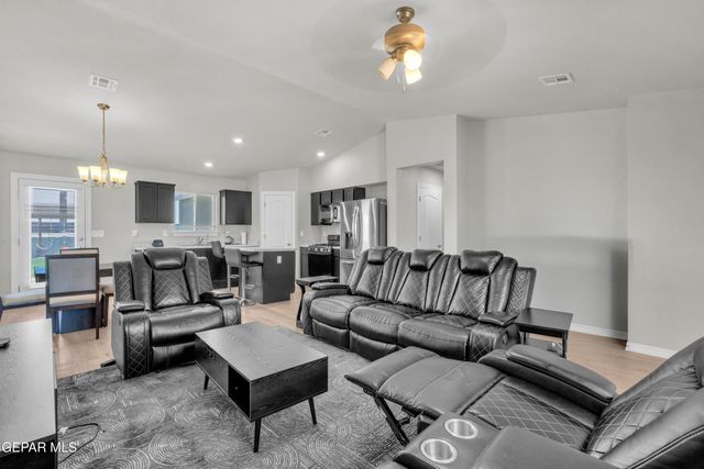 14372 Star Cactus Avenue, Horizon City, TX 79928
