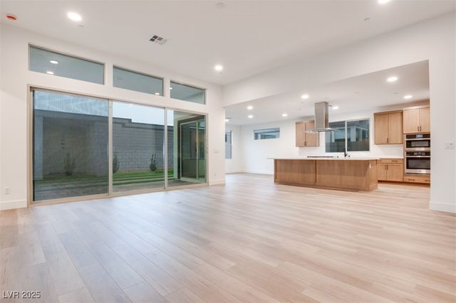 10381 Hanging Lake Street, Las Vegas, NV 89166