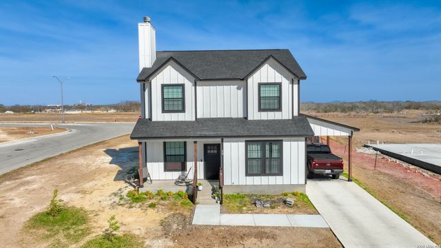 501 Sendera Way, Kenedy, TX 78119