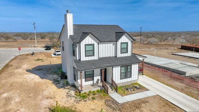 501 Sendera Way, Kenedy, TX 78119