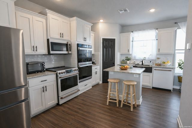 501 Sendera Way, Kenedy, TX 78119