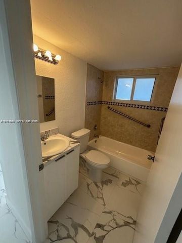 661 W 81st Street 4, Hialeah, FL 33014