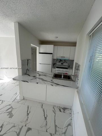 661 W 81st Street 4, Hialeah, FL 33014