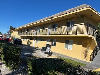 661 W 81st Street 4, Hialeah, FL 33014