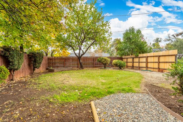 3690 Victoire Way, Redding, CA 96002