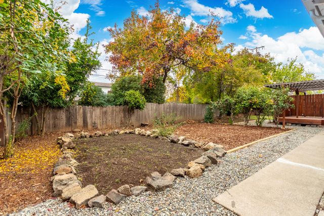3690 Victoire Way, Redding, CA 96002
