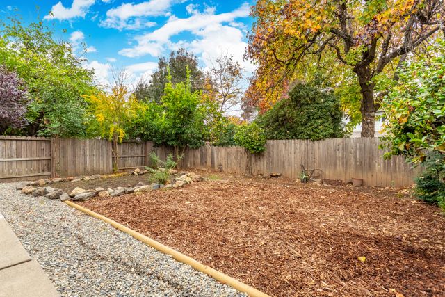 3690 Victoire Way, Redding, CA 96002