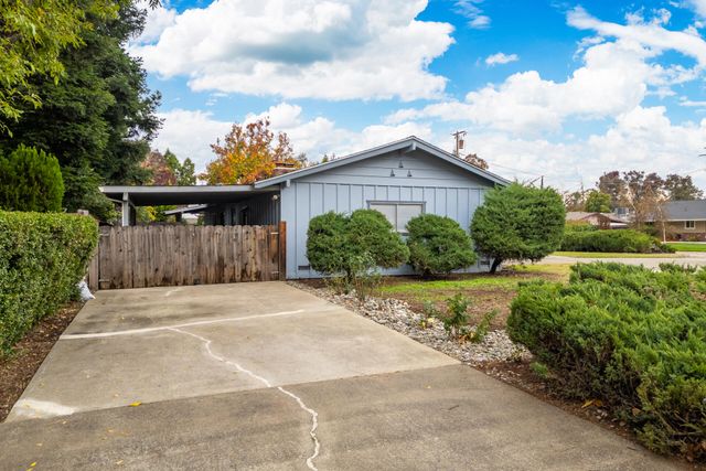 3690 Victoire Way, Redding, CA 96002