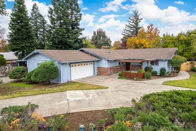 3690 Victoire Way, Redding, CA 96002