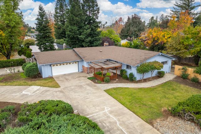 3690 Victoire Way, Redding, CA 96002