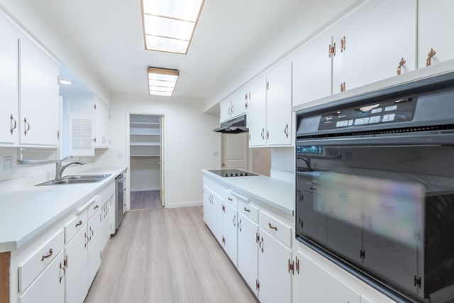 3690 Victoire Way, Redding, CA 96002