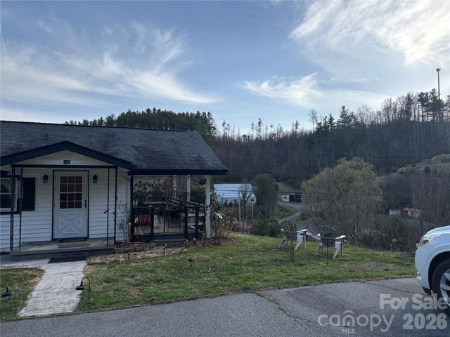 190 Benfield Road, Crossnore, NC 28616