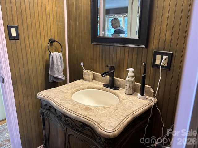 190 Benfield Road, Crossnore, NC 28616