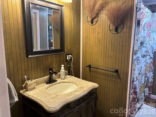 190 Benfield Road, Crossnore, NC 28616