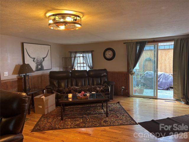 190 Benfield Road, Crossnore, NC 28616