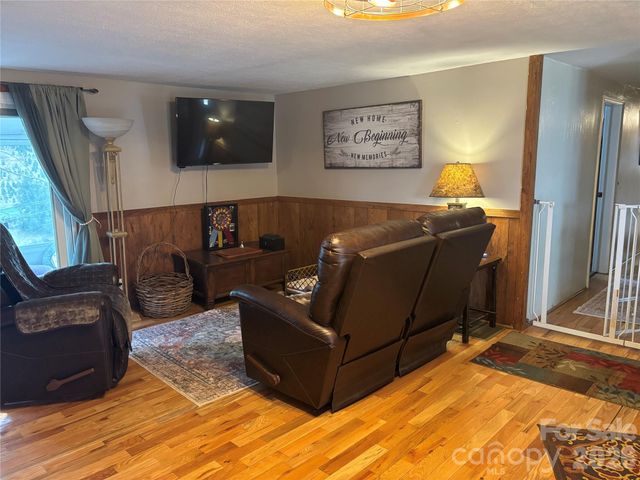 190 Benfield Road, Crossnore, NC 28616