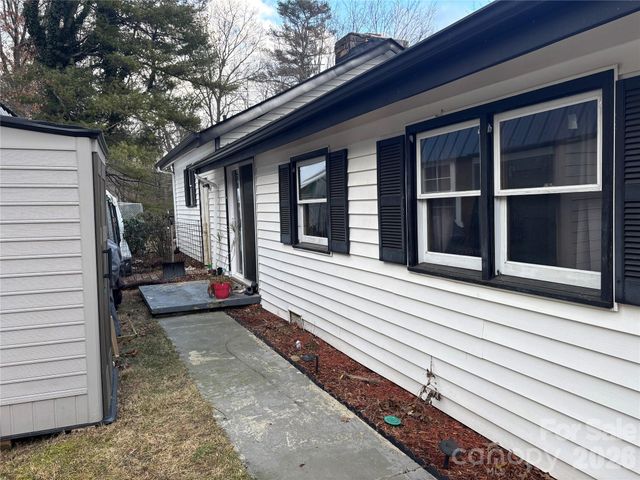 190 Benfield Road, Crossnore, NC 28616