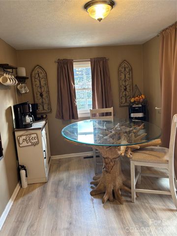 190 Benfield Road, Crossnore, NC 28616