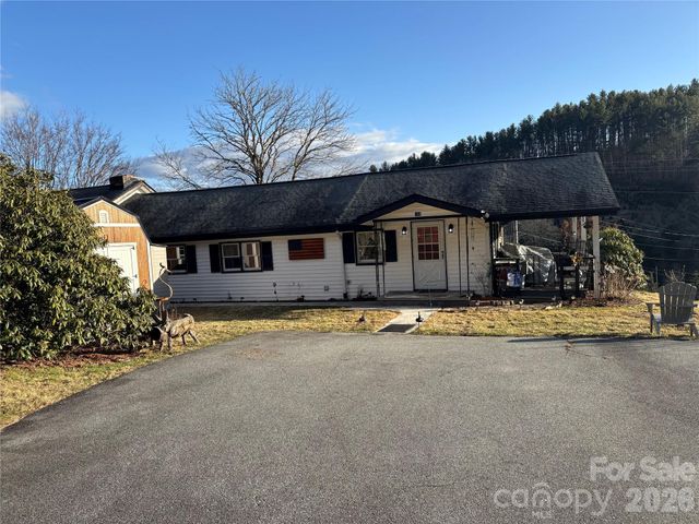 190 Benfield Road, Crossnore, NC 28616