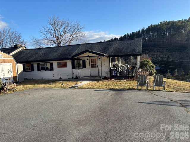 190 Benfield Road, Crossnore, NC 28616