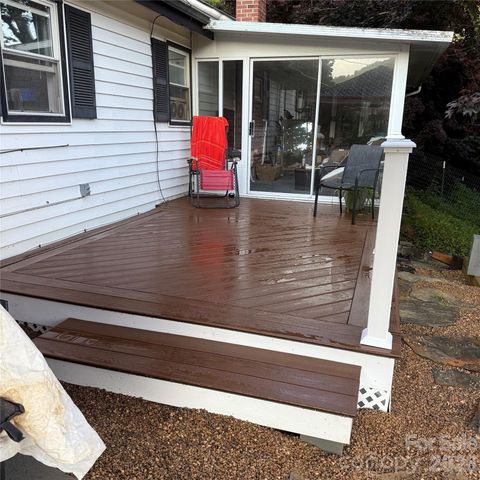 190 Benfield Road, Crossnore, NC 28616