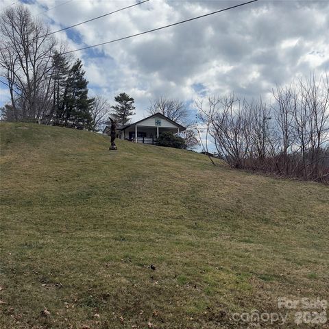 190 Benfield Road, Crossnore, NC 28616