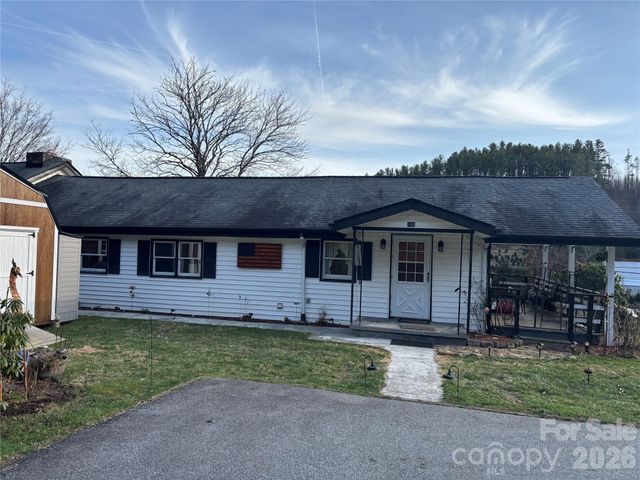 190 Benfield Road, Crossnore, NC 28616