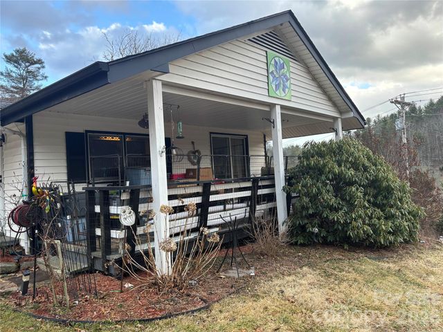 190 Benfield Road, Crossnore, NC 28616