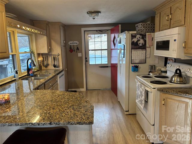 190 Benfield Road, Crossnore, NC 28616