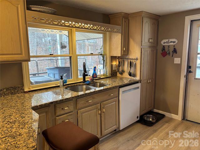 190 Benfield Road, Crossnore, NC 28616