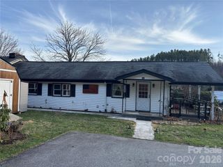 190 Benfield Road, Crossnore, NC 28616