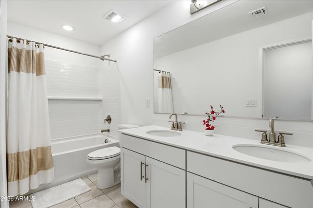 7407 W GARDENIA Avenue, Glendale, AZ 85303