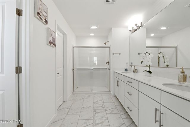 7407 W GARDENIA Avenue, Glendale, AZ 85303