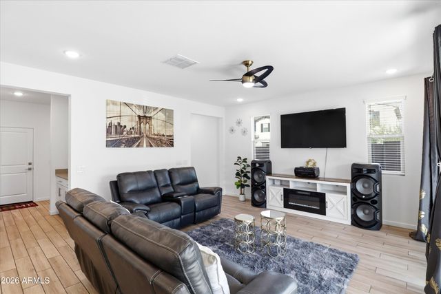 7407 W GARDENIA Avenue, Glendale, AZ 85303