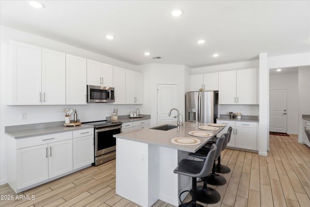 7407 W GARDENIA Avenue, Glendale, AZ 85303