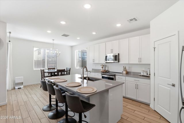 7407 W GARDENIA Avenue, Glendale, AZ 85303