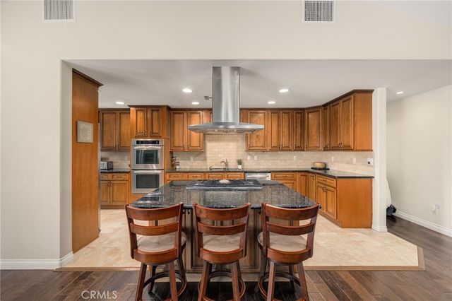 2784 Vuelta Grande, Long Beach, CA 90815