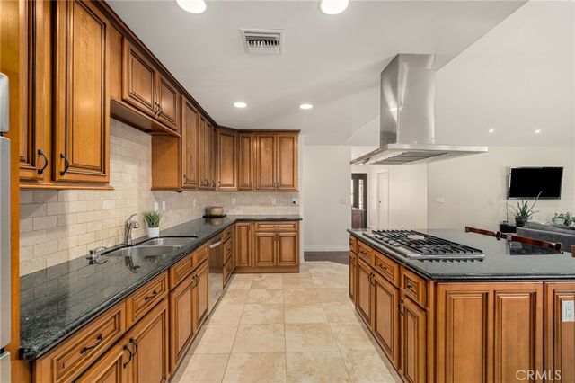 2784 Vuelta Grande, Long Beach, CA 90815