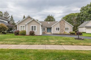 85 Endicar Dr, Irondequoit, NY 14622