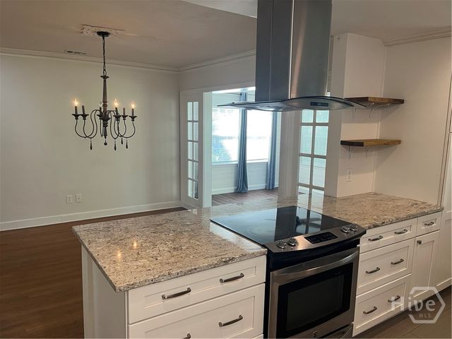 21 E 61st Street, Savannah, GA 31405