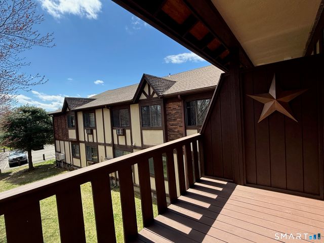 364 Foxwood Lane 364, Milford, CT 06461