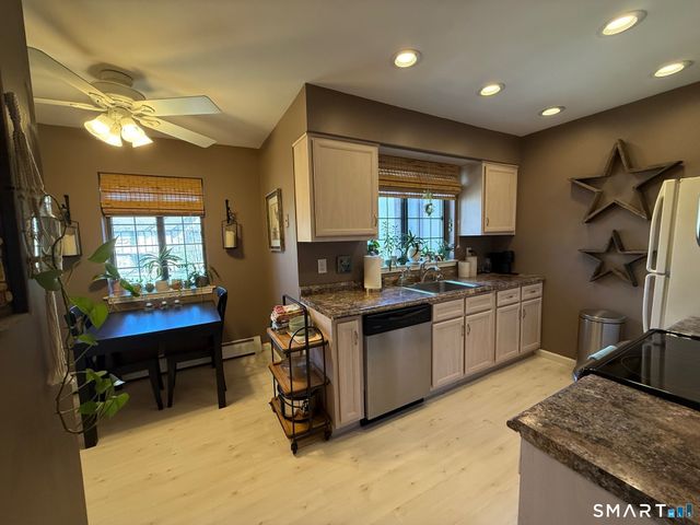 364 Foxwood Lane 364, Milford, CT 06461