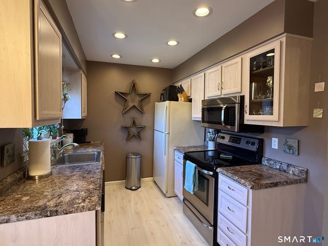 364 Foxwood Lane 364, Milford, CT 06461