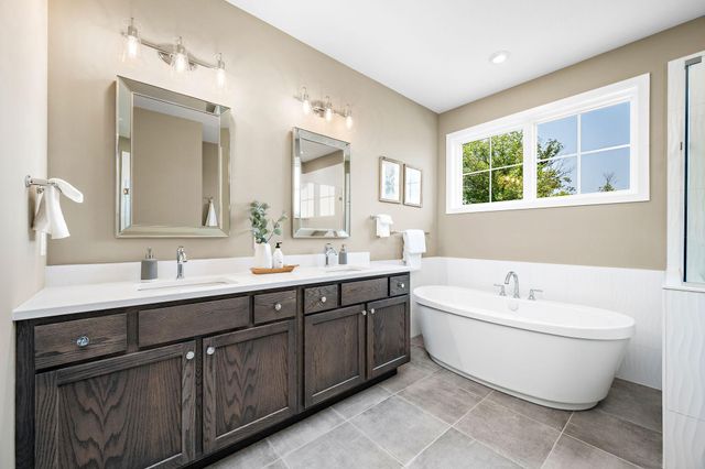 13728 Enfield Avenue, Hugo, MN 55038