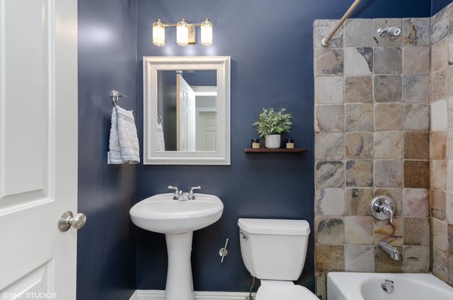 2222 W ARMITAGE Avenue 2E, Chicago, IL 60647