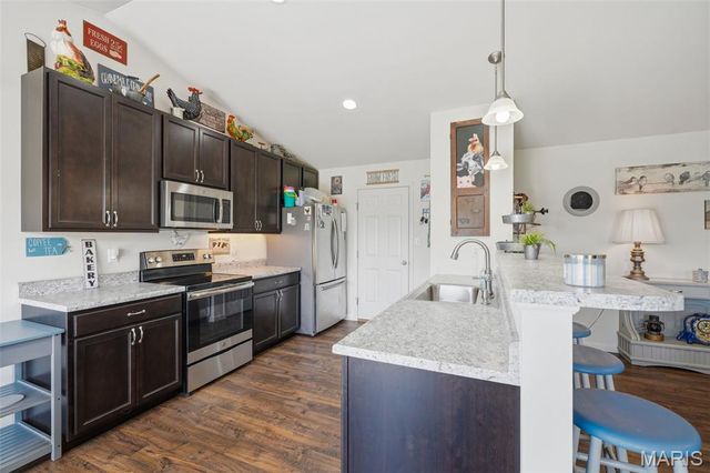 457 Timber Valley Trail, Fenton, MO 63026